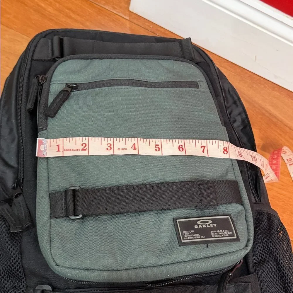 NWT Oakley Multifunctional Hydrolix Smart Backpack‎ detachable crossbody bag